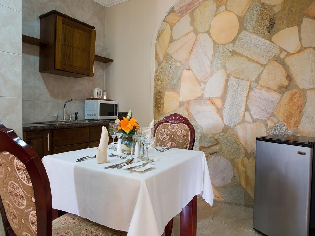 אקרה Charleston Hotel מראה חיצוני תמונה